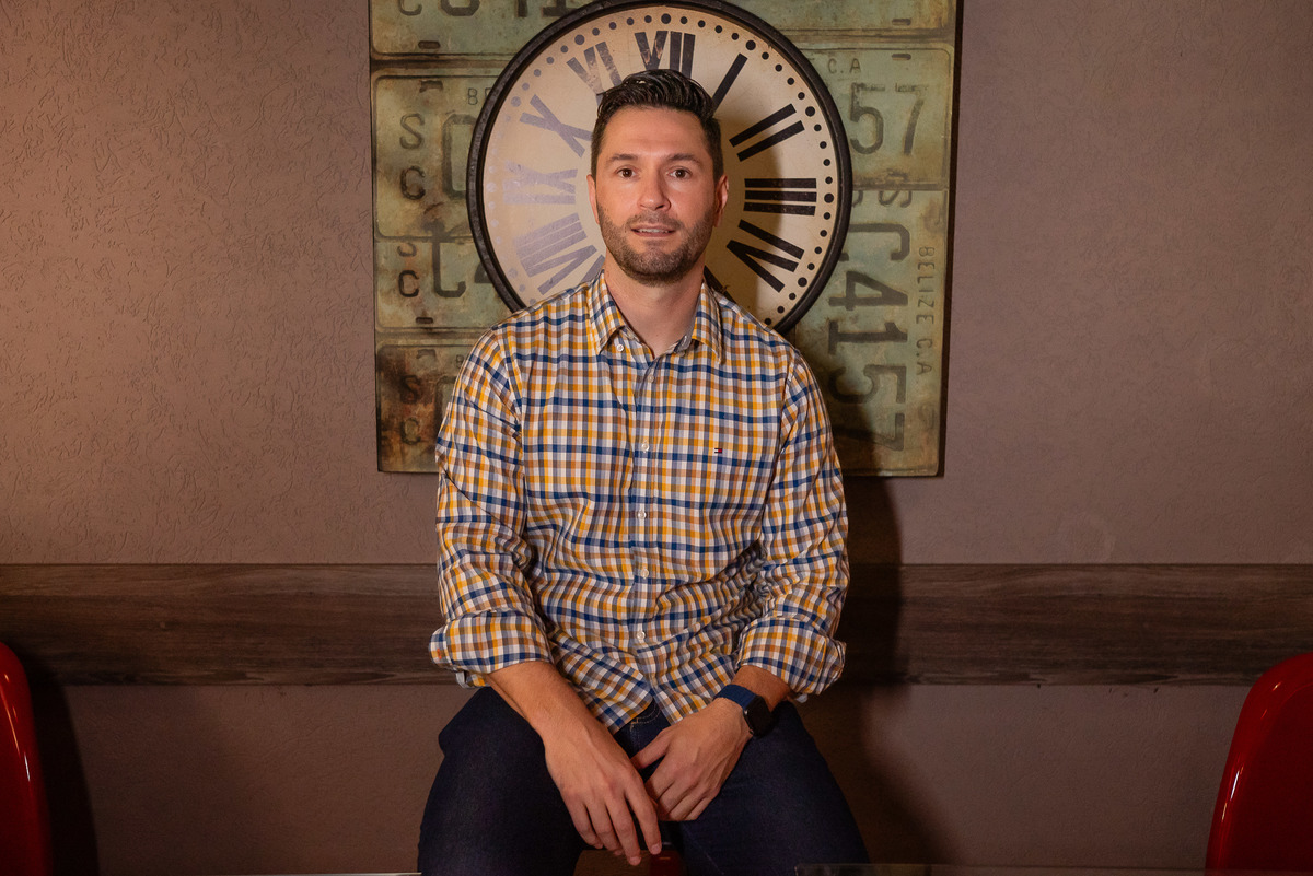 1.	Keberson Bresolin – Filosofia - Arte de viver - Ensaio exclusivo - Essência profissional - Personalidade única - Hub 1005 – coworking - Mente do filósofo – Humanidade - Antonio Rocha Fotografias - Pelotas