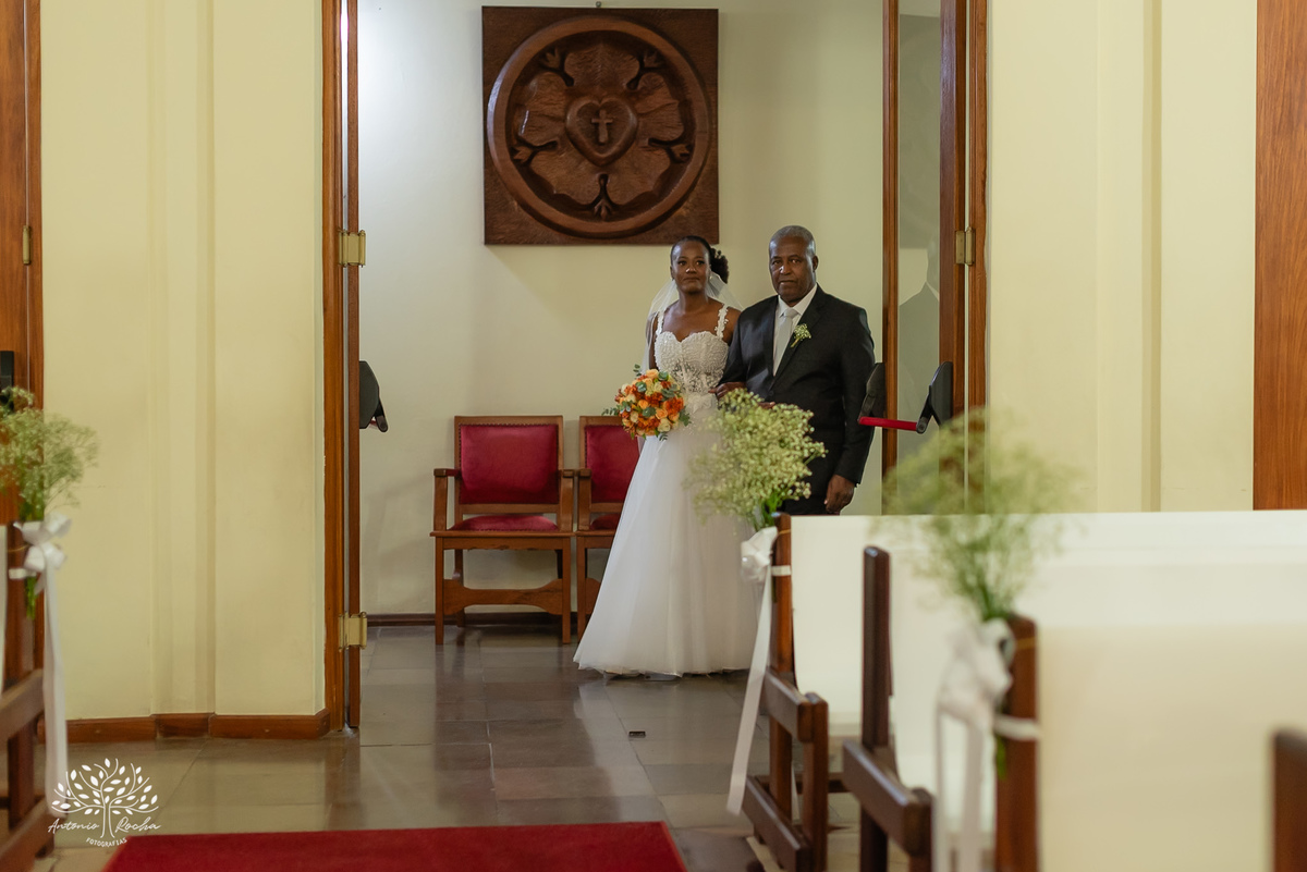 casamento- Márcia- Cristiano- cerimônia- amor- cumplicidade- união- Comunidade Evangélica Luterana Redenção- amigos- irmãos- entrada da noiva- memória- família- bênçãos- pastor- música- registros fotográficos  -Antonio Rocha Fotografias - Pelotas