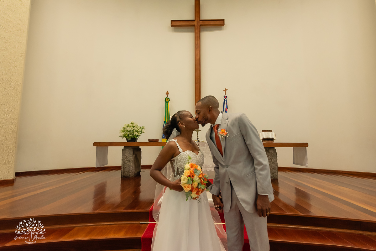 casamento- Márcia- Cristiano- cerimônia- amor- cumplicidade- união- Comunidade Evangélica Luterana Redenção- amigos- irmãos- entrada da noiva- memória- família- bênçãos- pastor- música- registros fotográficos  -Antonio Rocha Fotografias - Pelotas