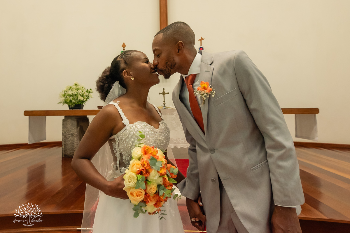 casamento- Márcia- Cristiano- cerimônia- amor- cumplicidade- união- Comunidade Evangélica Luterana Redenção- amigos- irmãos- entrada da noiva- memória- família- bênçãos- pastor- música- registros fotográficos  -Antonio Rocha Fotografias - Pelotas