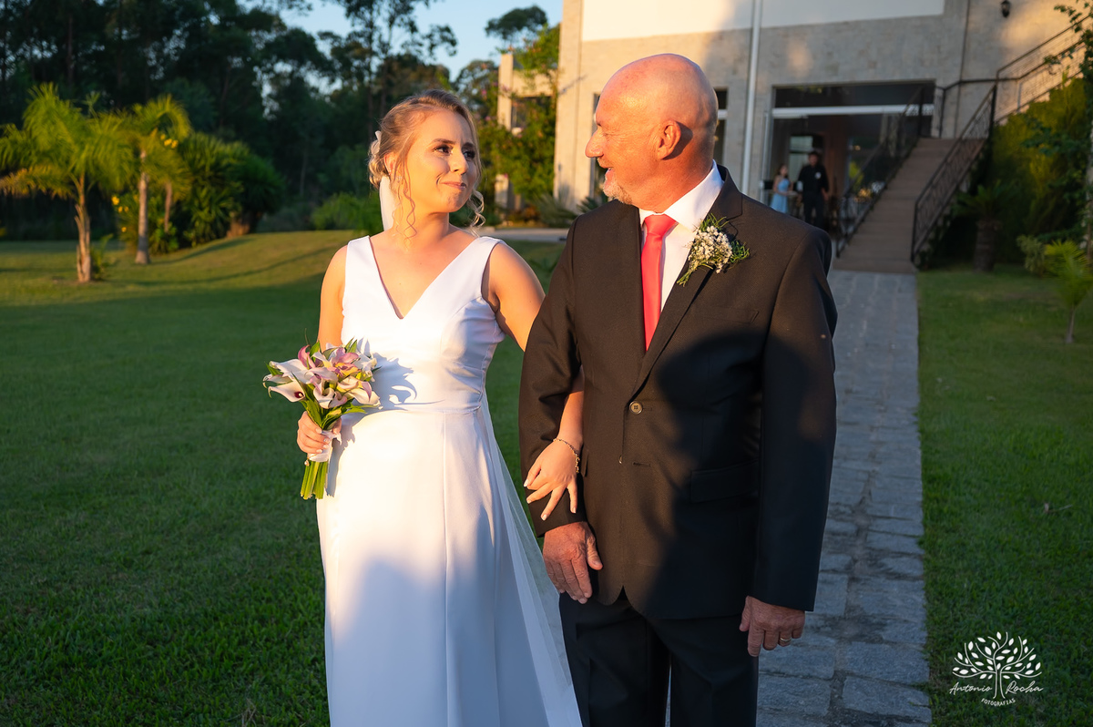 Mayara – Guilherme -Dia do Sim – Cerimônia - Chácara do Amanhecer – Família – Amigos –União – Padrinhos – Madrinhas – Daminhas -Buquê de marshmallow – Festa memorável – Antonio Rocha Fotografias - Pelotas