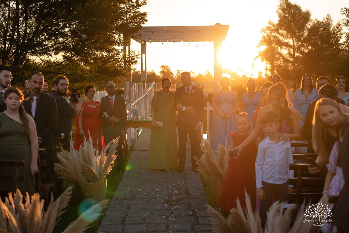 Mayara – Guilherme -Dia do Sim – Cerimônia - Chácara do Amanhecer – Família – Amigos –União – Padrinhos – Madrinhas – Daminhas -Buquê de marshmallow – Festa memorável – Antonio Rocha Fotografias - Pelotas