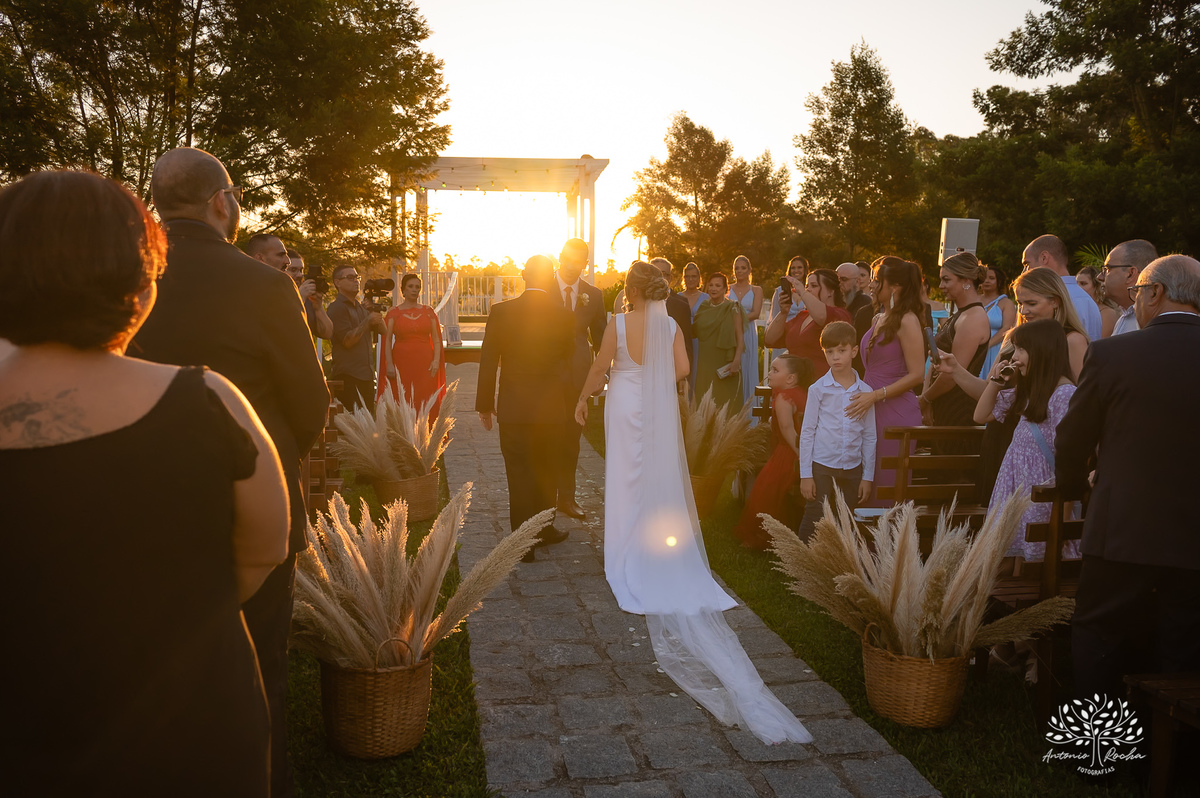 Mayara – Guilherme -Dia do Sim – Cerimônia - Chácara do Amanhecer – Família – Amigos –União – Padrinhos – Madrinhas – Daminhas -Buquê de marshmallow – Festa memorável – Antonio Rocha Fotografias - Pelotas