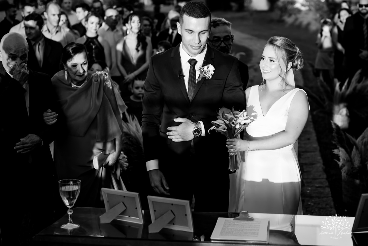 Mayara – Guilherme -Dia do Sim – Cerimônia - Chácara do Amanhecer – Família – Amigos –União – Padrinhos – Madrinhas – Daminhas -Buquê de marshmallow – Festa memorável – Antonio Rocha Fotografias - Pelotas