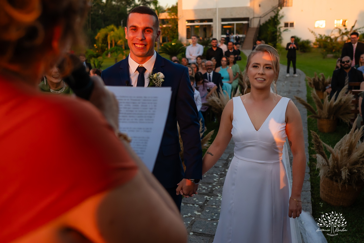 Mayara – Guilherme -Dia do Sim – Cerimônia - Chácara do Amanhecer – Família – Amigos –União – Padrinhos – Madrinhas – Daminhas -Buquê de marshmallow – Festa memorável – Antonio Rocha Fotografias - Pelotas