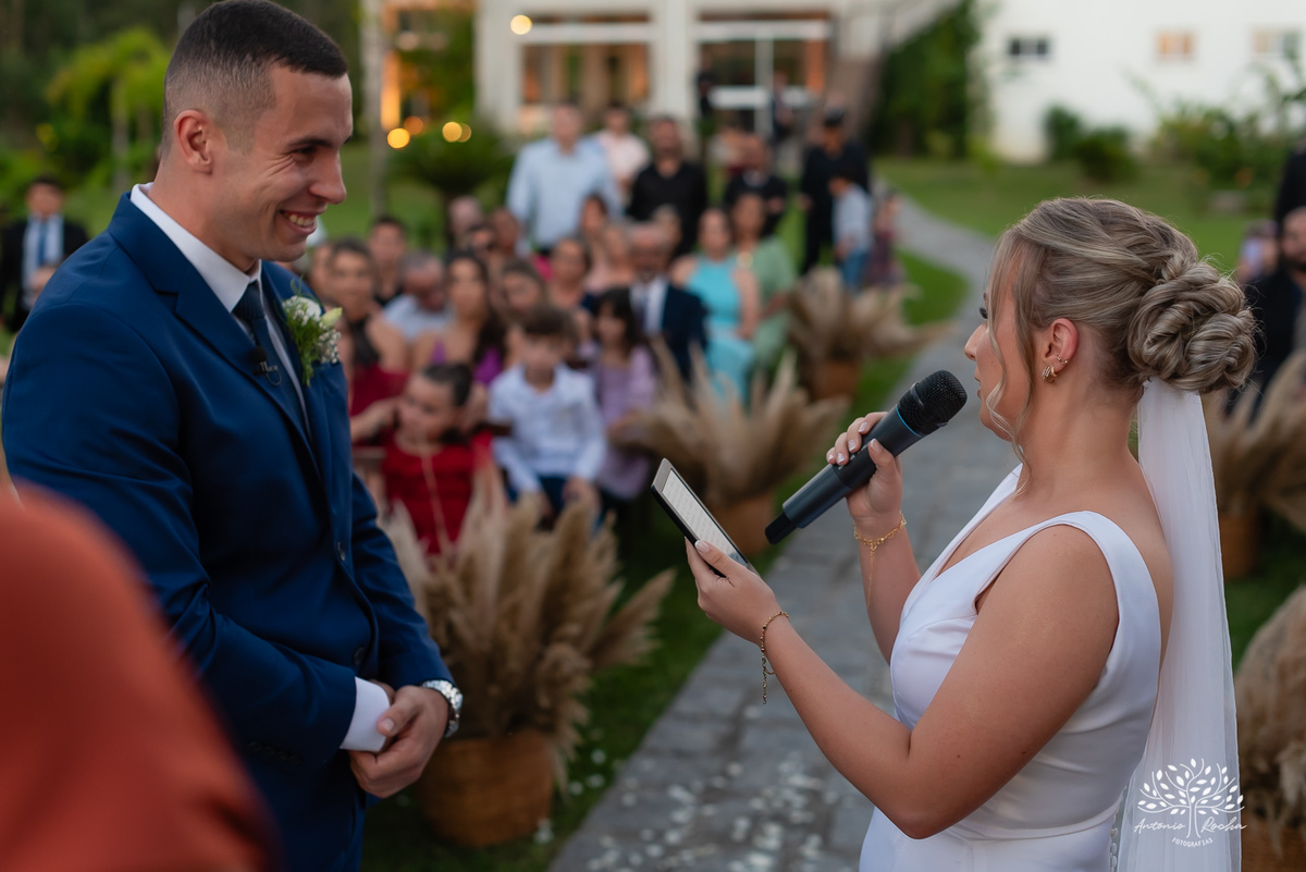 Mayara – Guilherme -Dia do Sim – Cerimônia - Chácara do Amanhecer – Família – Amigos –União – Padrinhos – Madrinhas – Daminhas -Buquê de marshmallow – Festa memorável – Antonio Rocha Fotografias - Pelotas