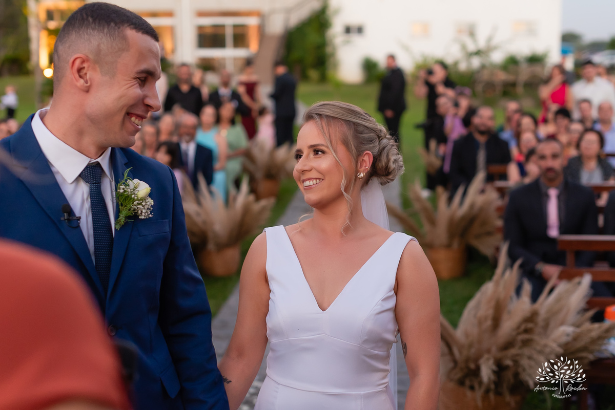 Mayara – Guilherme -Dia do Sim – Cerimônia - Chácara do Amanhecer – Família – Amigos –União – Padrinhos – Madrinhas – Daminhas -Buquê de marshmallow – Festa memorável – Antonio Rocha Fotografias - Pelotas