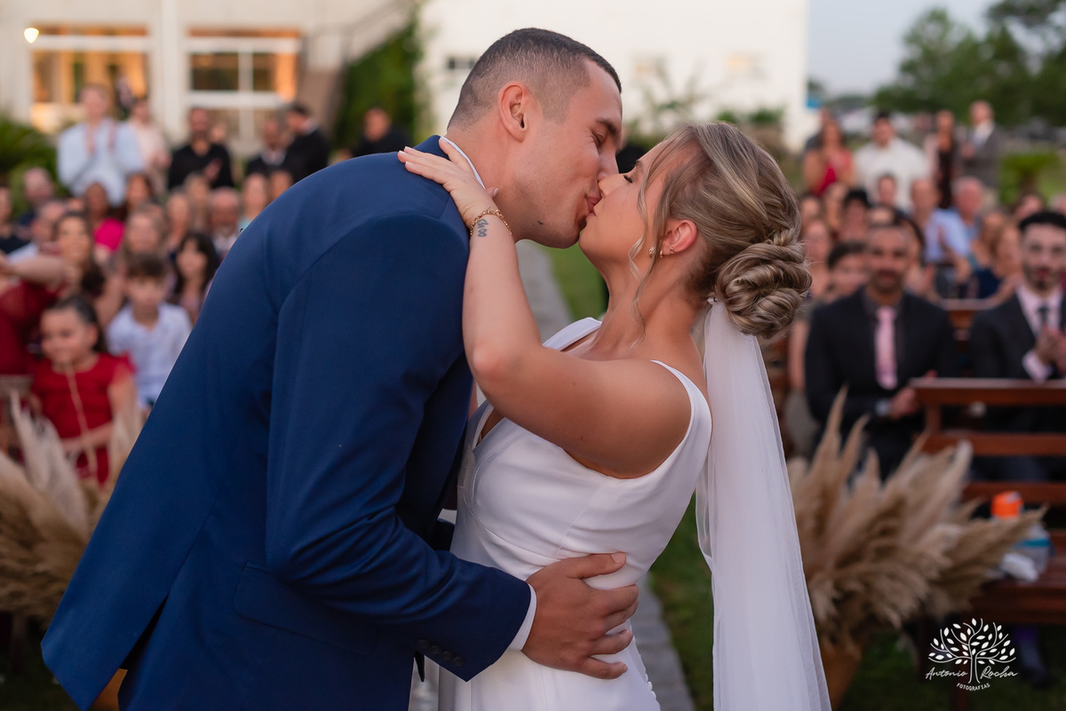 Mayara – Guilherme -Dia do Sim – Cerimônia - Chácara do Amanhecer – Família – Amigos –União – Padrinhos – Madrinhas – Daminhas -Buquê de marshmallow – Festa memorável – Antonio Rocha Fotografias - Pelotas