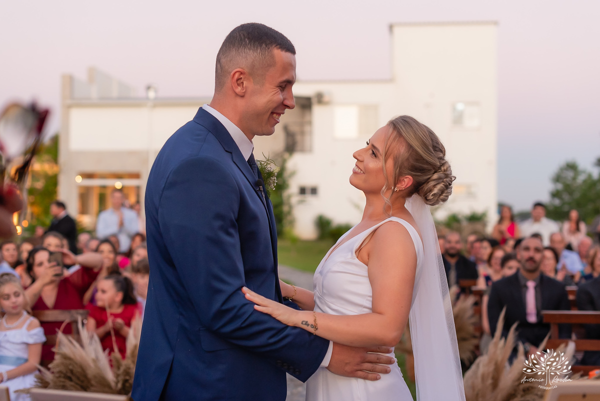 Mayara – Guilherme -Dia do Sim – Cerimônia - Chácara do Amanhecer – Família – Amigos –União – Padrinhos – Madrinhas – Daminhas -Buquê de marshmallow – Festa memorável – Antonio Rocha Fotografias - Pelotas