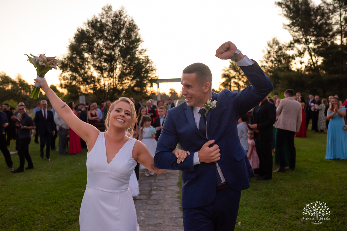 Mayara – Guilherme -Dia do Sim – Cerimônia - Chácara do Amanhecer – Família – Amigos –União – Padrinhos – Madrinhas – Daminhas -Buquê de marshmallow – Festa memorável – Antonio Rocha Fotografias - Pelotas