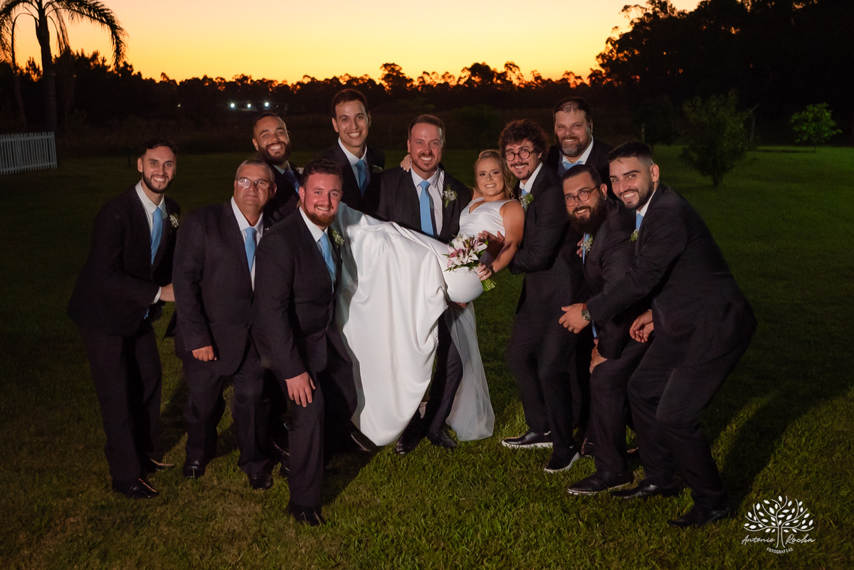 Mayara – Guilherme -Dia do Sim – Cerimônia - Chácara do Amanhecer – Família – Amigos –União – Padrinhos – Madrinhas – Daminhas -Buquê de marshmallow – Festa memorável – Antonio Rocha Fotografias - Pelotas