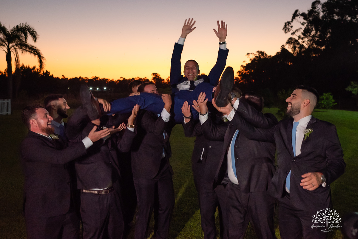 Mayara – Guilherme -Dia do Sim – Cerimônia - Chácara do Amanhecer – Família – Amigos –União – Padrinhos – Madrinhas – Daminhas -Buquê de marshmallow – Festa memorável – Antonio Rocha Fotografias - Pelotas
