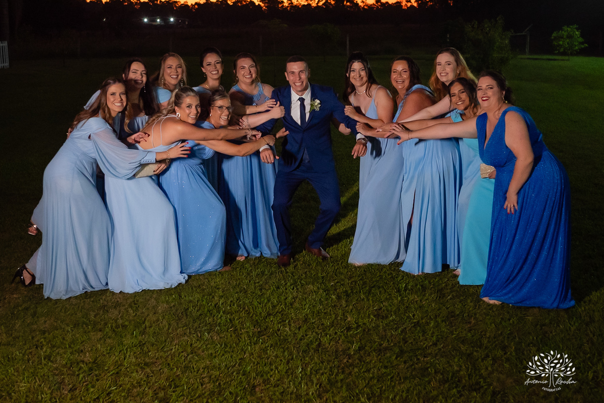 Mayara – Guilherme -Dia do Sim – Cerimônia - Chácara do Amanhecer – Família – Amigos –União – Padrinhos – Madrinhas – Daminhas -Buquê de marshmallow – Festa memorável – Antonio Rocha Fotografias - Pelotas