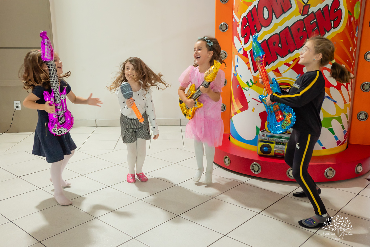 Martina-festa-6 anos-Pop Star-Barbie-Guitarras-Microfones-Animação-Banda-Show-Bolo-Criançaas-Diveersão-Tio Guigui-Família-Fotografia-Pelotas-Antonio Rocha Fotografias - Fotógrafo Barbudo