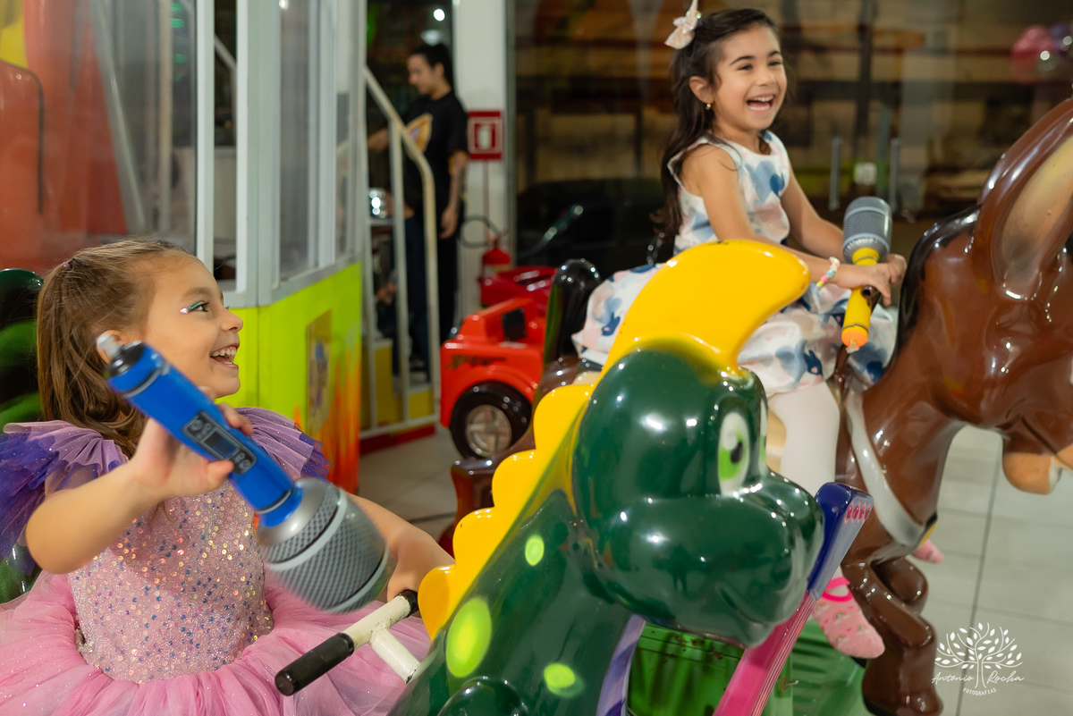 Martina-festa-6 anos-Pop Star-Barbie-Guitarras-Microfones-Animação-Banda-Show-Bolo-Criançaas-Diveersão-Tio Guigui-Família-Fotografia-Pelotas-Antonio Rocha Fotografias - Fotógrafo Barbudo