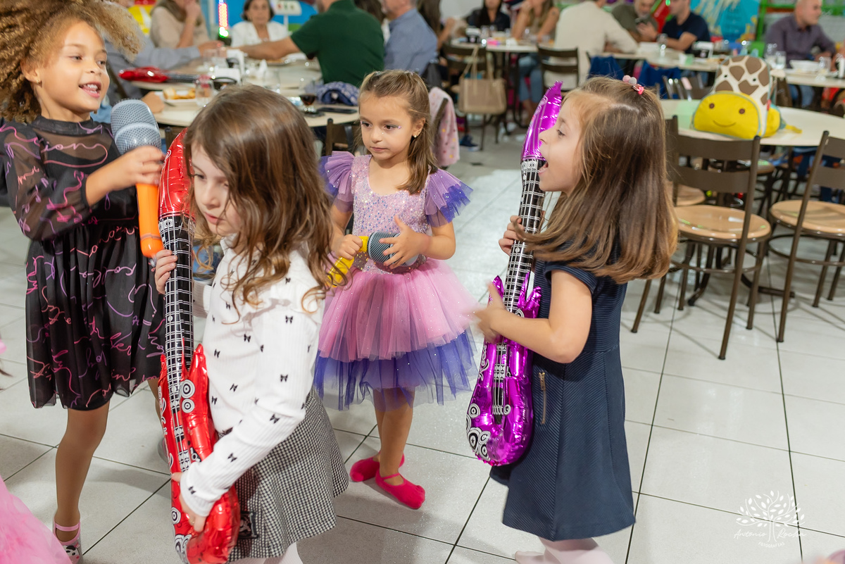 Martina-festa-6 anos-Pop Star-Barbie-Guitarras-Microfones-Animação-Banda-Show-Bolo-Criançaas-Diveersão-Tio Guigui-Família-Fotografia-Pelotas-Antonio Rocha Fotografias - Fotógrafo Barbudo