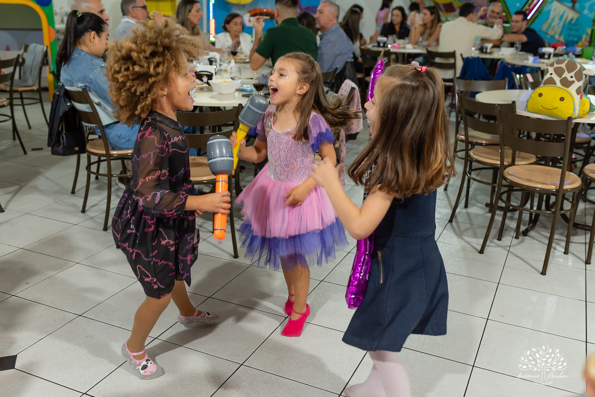Martina-festa-6 anos-Pop Star-Barbie-Guitarras-Microfones-Animação-Banda-Show-Bolo-Criançaas-Diveersão-Tio Guigui-Família-Fotografia-Pelotas-Antonio Rocha Fotografias - Fotógrafo Barbudo