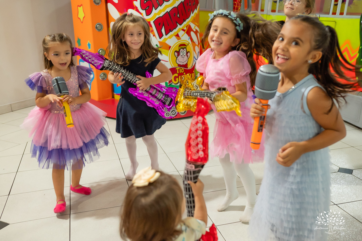 Martina-festa-6 anos-Pop Star-Barbie-Guitarras-Microfones-Animação-Banda-Show-Bolo-Criançaas-Diveersão-Tio Guigui-Família-Fotografia-Pelotas-Antonio Rocha Fotografias - Fotógrafo Barbudo