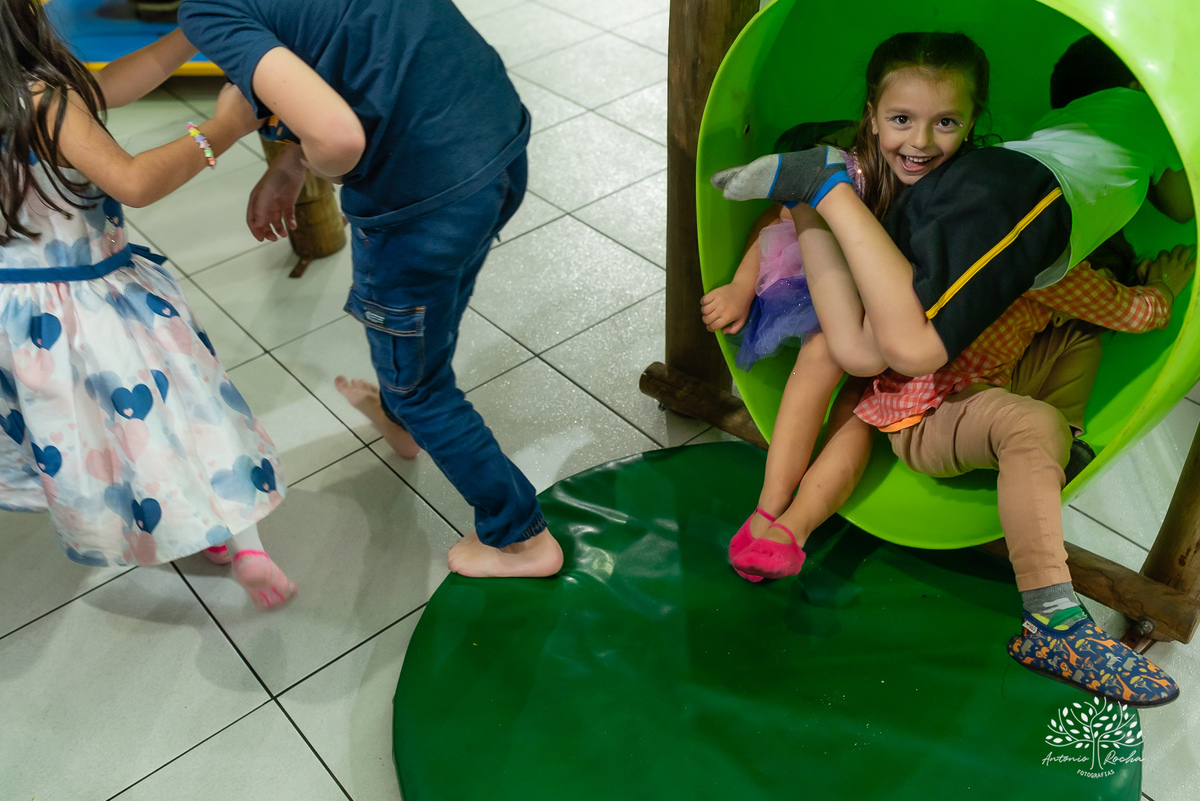 Martina-festa-6 anos-Pop Star-Barbie-Guitarras-Microfones-Animação-Banda-Show-Bolo-Criançaas-Diveersão-Tio Guigui-Família-Fotografia-Pelotas-Antonio Rocha Fotografias - Fotógrafo Barbudo