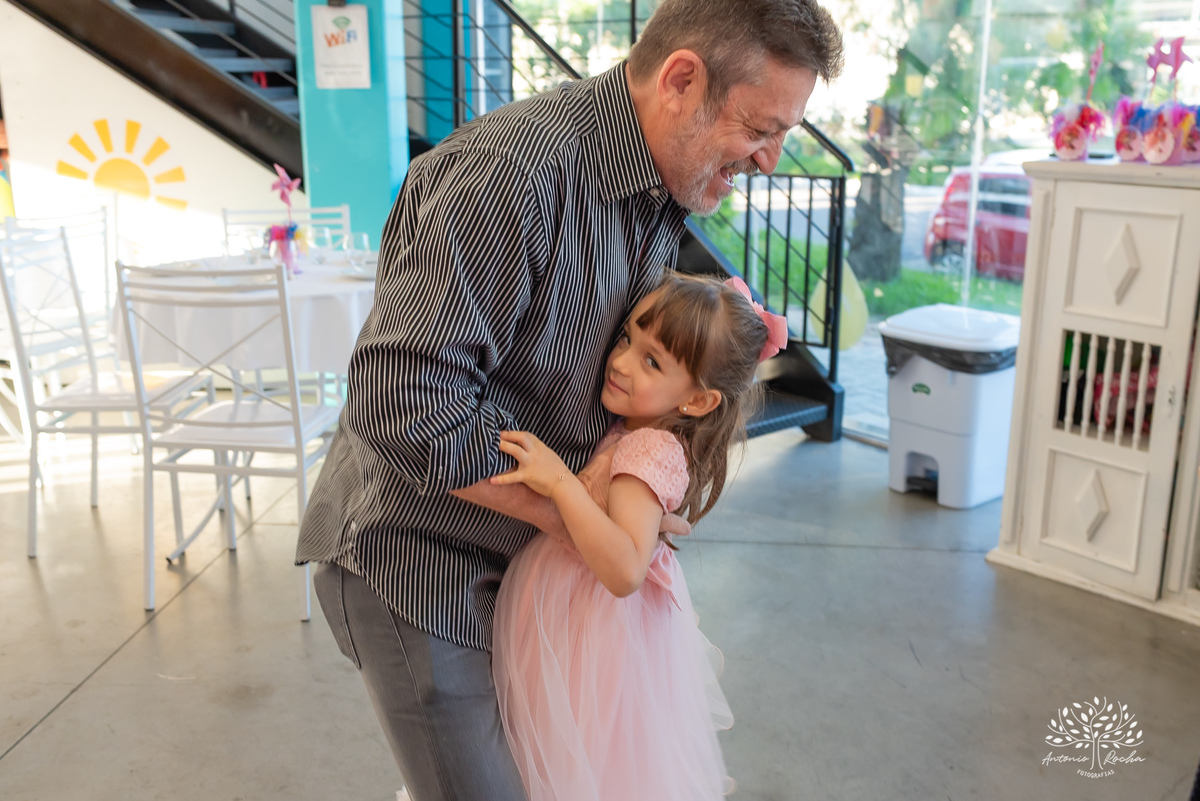 Isadora- aniversário- 4 anos- fotógrafo- Patrulha Canina- Sky- mesa do bolo- amiguinhos- brinquedos- família- amigos- escola- professores- surpresa- Candy club-crianças- parabéns- docinhos- alegria- cliques- magia – Pelotas – Antonio Rocha Fotografias