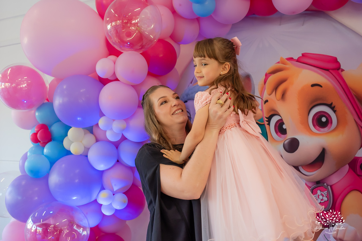 Isadora- aniversário- 4 anos- fotógrafo- Patrulha Canina- Sky- mesa do bolo- amiguinhos- brinquedos- família- amigos- escola- professores- surpresa- Candy club-crianças- parabéns- docinhos- alegria- cliques- magia – Pelotas – Antonio Rocha Fotografias