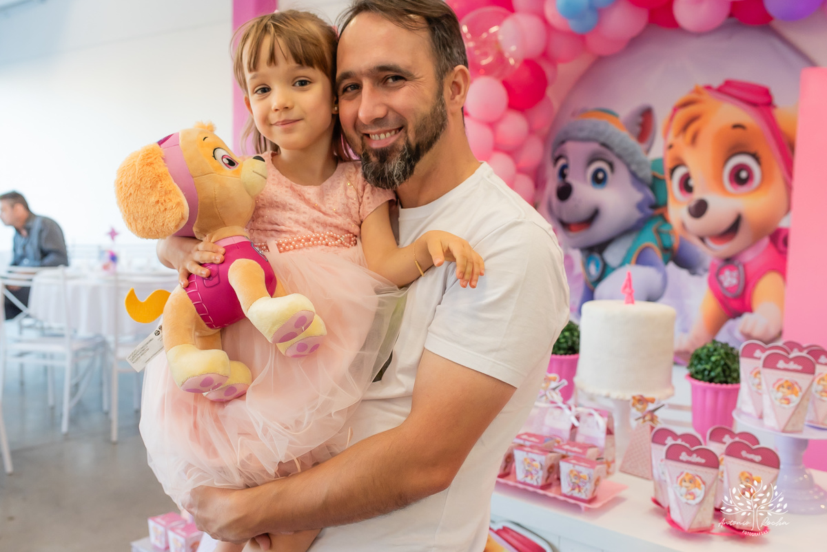 Isadora- aniversário- 4 anos- fotógrafo- Patrulha Canina- Sky- mesa do bolo- amiguinhos- brinquedos- família- amigos- escola- professores- surpresa- Candy club-crianças- parabéns- docinhos- alegria- cliques- magia – Pelotas – Antonio Rocha Fotografias