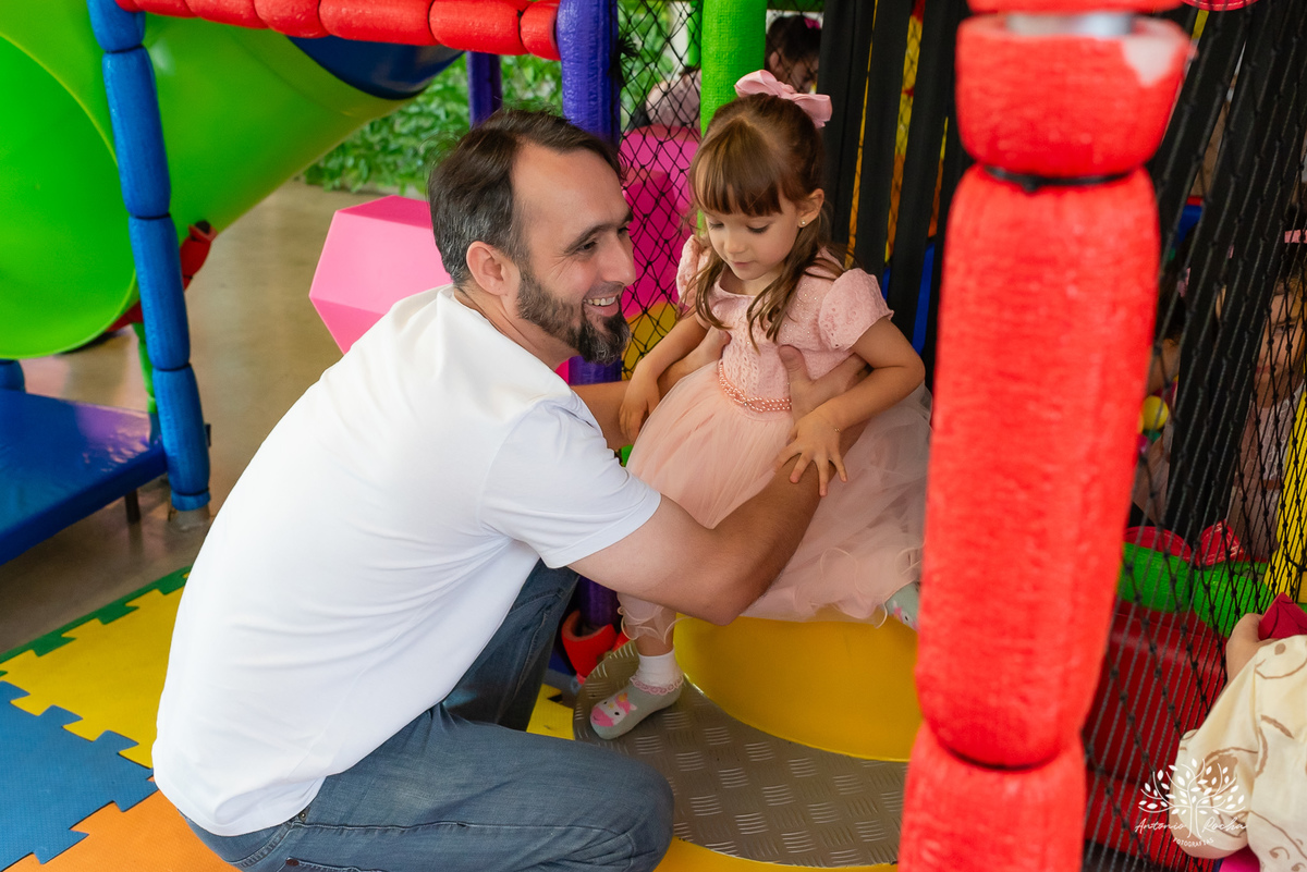 Isadora- aniversário- 4 anos- fotógrafo- Patrulha Canina- Sky- mesa do bolo- amiguinhos- brinquedos- família- amigos- escola- professores- surpresa- Candy club-crianças- parabéns- docinhos- alegria- cliques- magia – Pelotas – Antonio Rocha Fotografias