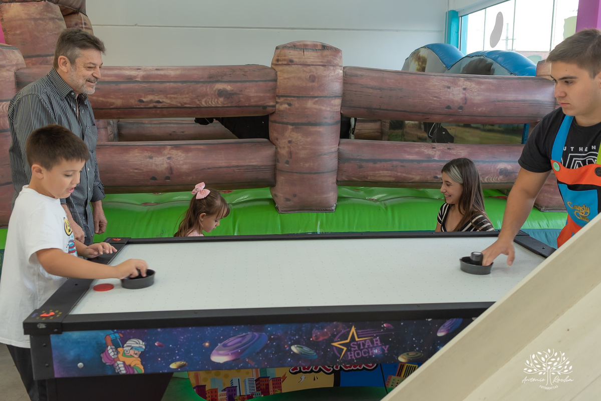 Isadora- aniversário- 4 anos- fotógrafo- Patrulha Canina- Sky- mesa do bolo- amiguinhos- brinquedos- família- amigos- escola- professores- surpresa- Candy club-crianças- parabéns- docinhos- alegria- cliques- magia – Pelotas – Antonio Rocha Fotografias