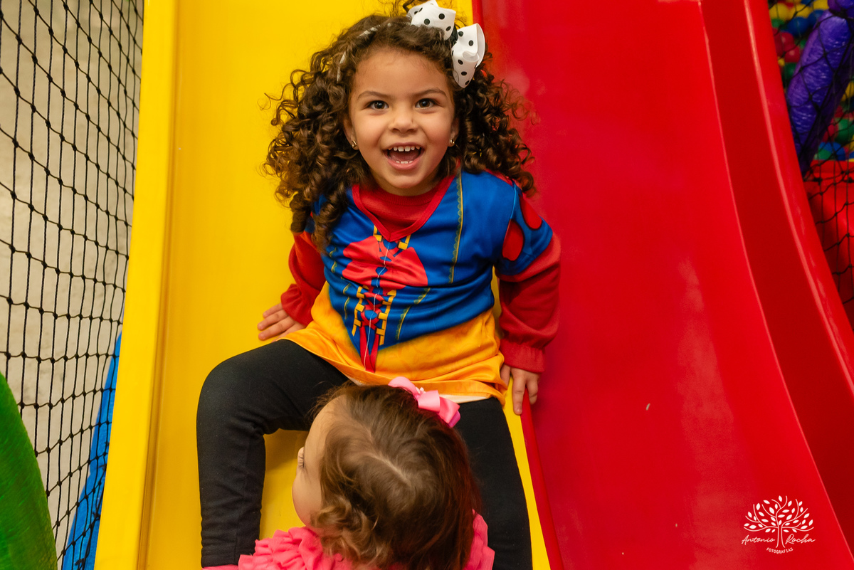 Isadora- aniversário- 4 anos- fotógrafo- Patrulha Canina- Sky- mesa do bolo- amiguinhos- brinquedos- família- amigos- escola- professores- surpresa- Candy club-crianças- parabéns- docinhos- alegria- cliques- magia – Pelotas – Antonio Rocha FotografiasIsad