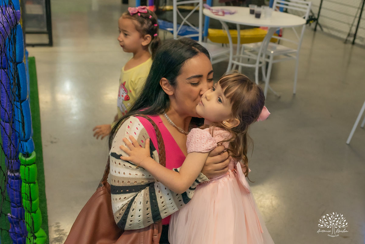 Isadora- aniversário- 4 anos- fotógrafo- Patrulha Canina- Sky- mesa do bolo- amiguinhos- brinquedos- família- amigos- escola- professores- surpresa- Candy club-crianças- parabéns- docinhos- alegria- cliques- magia – Pelotas – Antonio Rocha Fotografias