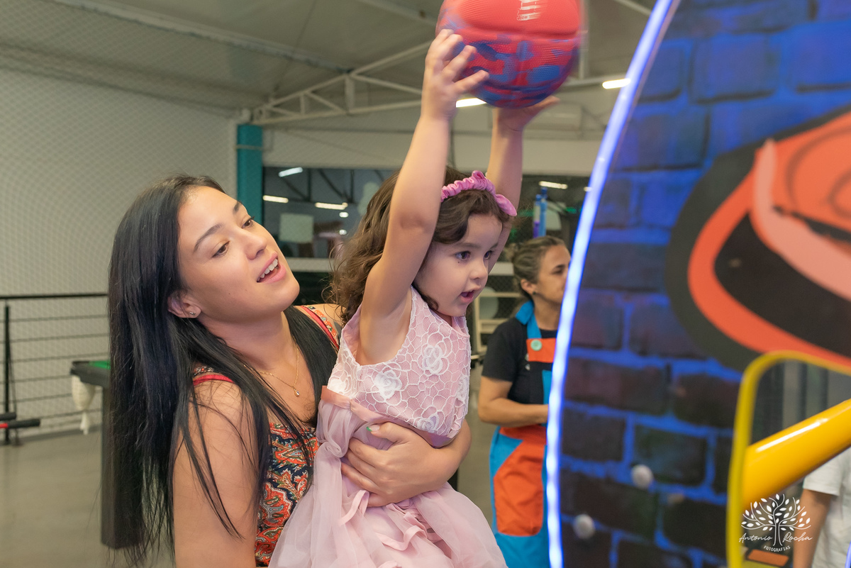 Isadora- aniversário- 4 anos- fotógrafo- Patrulha Canina- Sky- mesa do bolo- amiguinhos- brinquedos- família- amigos- escola- professores- surpresa- Candy club-crianças- parabéns- docinhos- alegria- cliques- magia – Pelotas – Antonio Rocha Fotografias