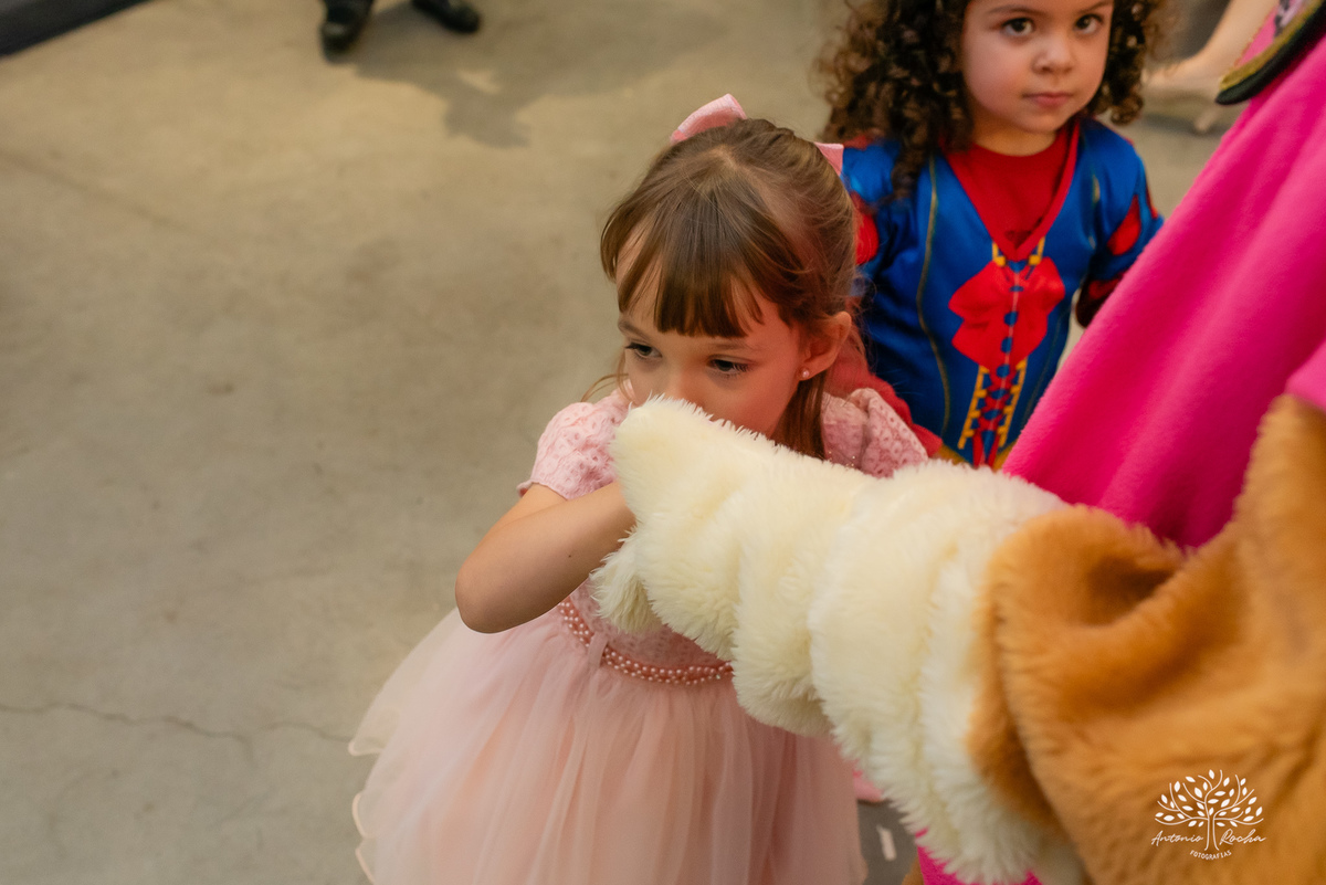 Isadora- aniversário- 4 anos- fotógrafo- Patrulha Canina- Sky- mesa do bolo- amiguinhos- brinquedos- família- amigos- escola- professores- surpresa- Candy club-crianças- parabéns- docinhos- alegria- cliques- magia – Pelotas – Antonio Rocha Fotografias