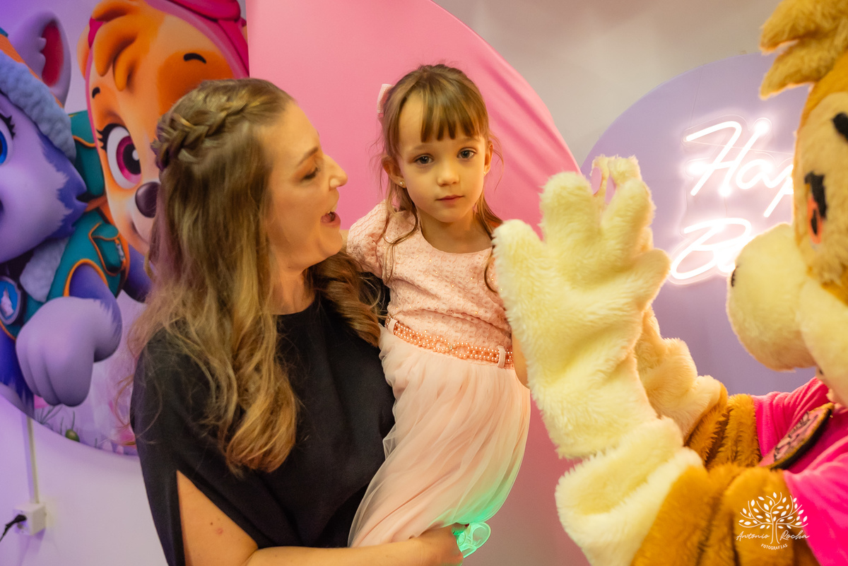 Isadora- aniversário- 4 anos- fotógrafo- Patrulha Canina- Sky- mesa do bolo- amiguinhos- brinquedos- família- amigos- escola- professores- surpresa- Candy club-crianças- parabéns- docinhos- alegria- cliques- magia – Pelotas – Antonio Rocha Fotografias