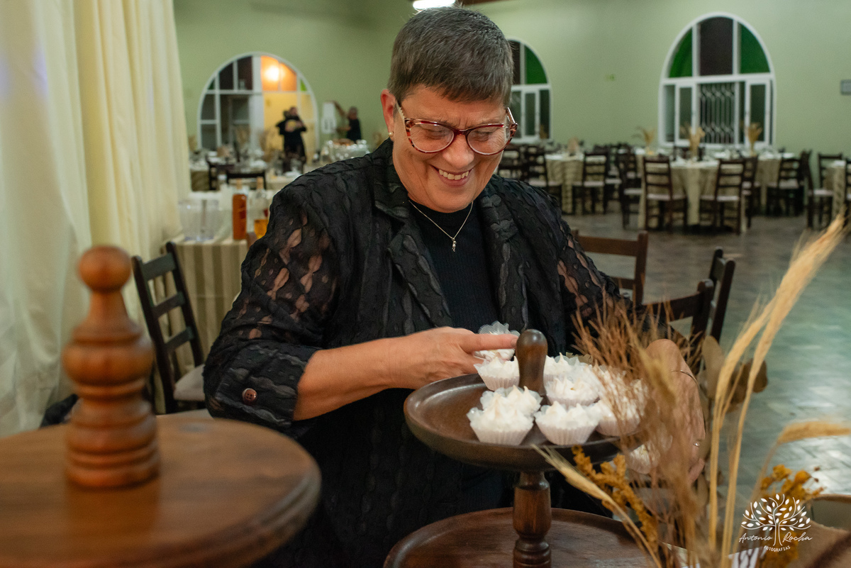 festa- 50 anos- Carla- amigos- familiares- cliques- carinho- homenagens- surpresa- renovação de votos- anel- energia- vitalidade- divertida- empolgante- dança-noite especial-cliques - Antonio Rocha Fotografias-Pelotas-Centro Português