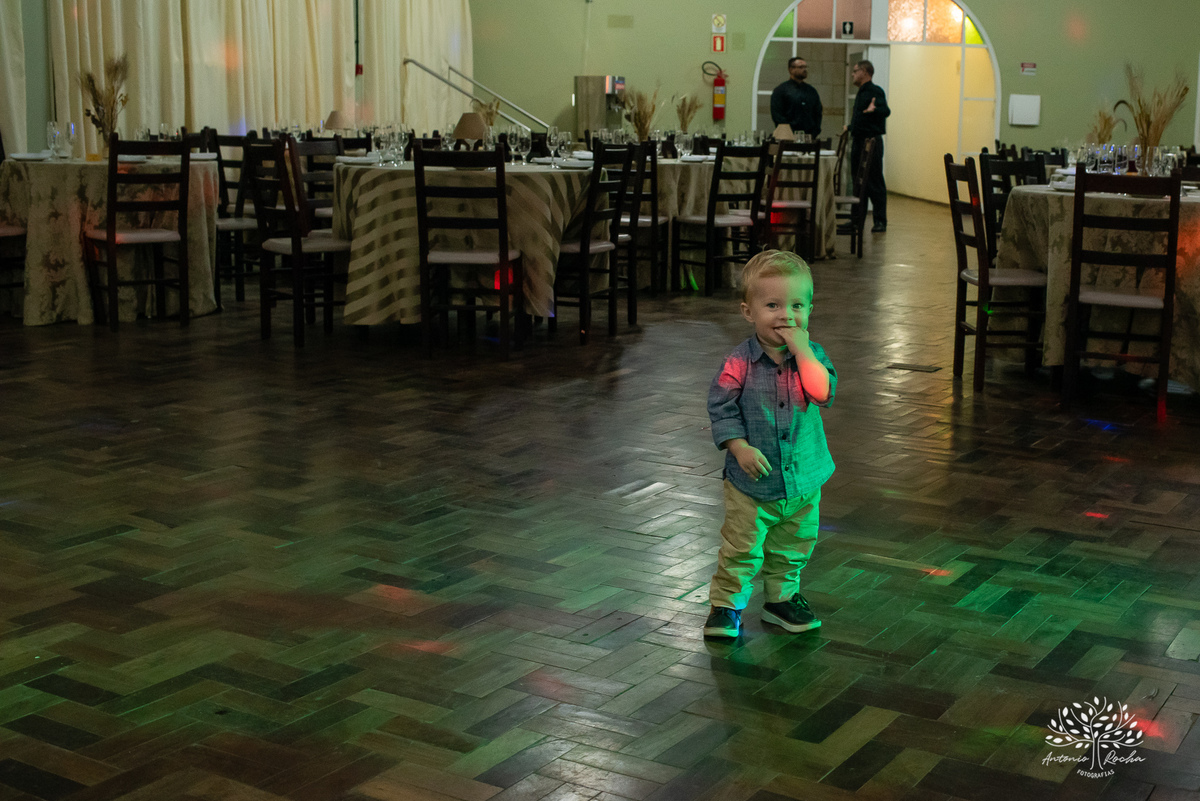 festa- 50 anos- Carla- amigos- familiares- cliques- carinho- homenagens- surpresa- renovação de votos- anel- energia- vitalidade- divertida- empolgante- dança-noite especial-cliques - Antonio Rocha Fotografias-Pelotas-Centro Português