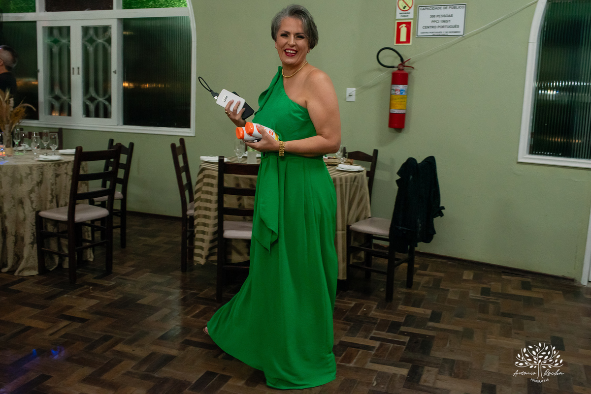 festa- 50 anos- Carla- amigos- familiares- cliques- carinho- homenagens- surpresa- renovação de votos- anel- energia- vitalidade- divertida- empolgante- dança-noite especial-cliques - Antonio Rocha Fotografias-Pelotas-Centro Português