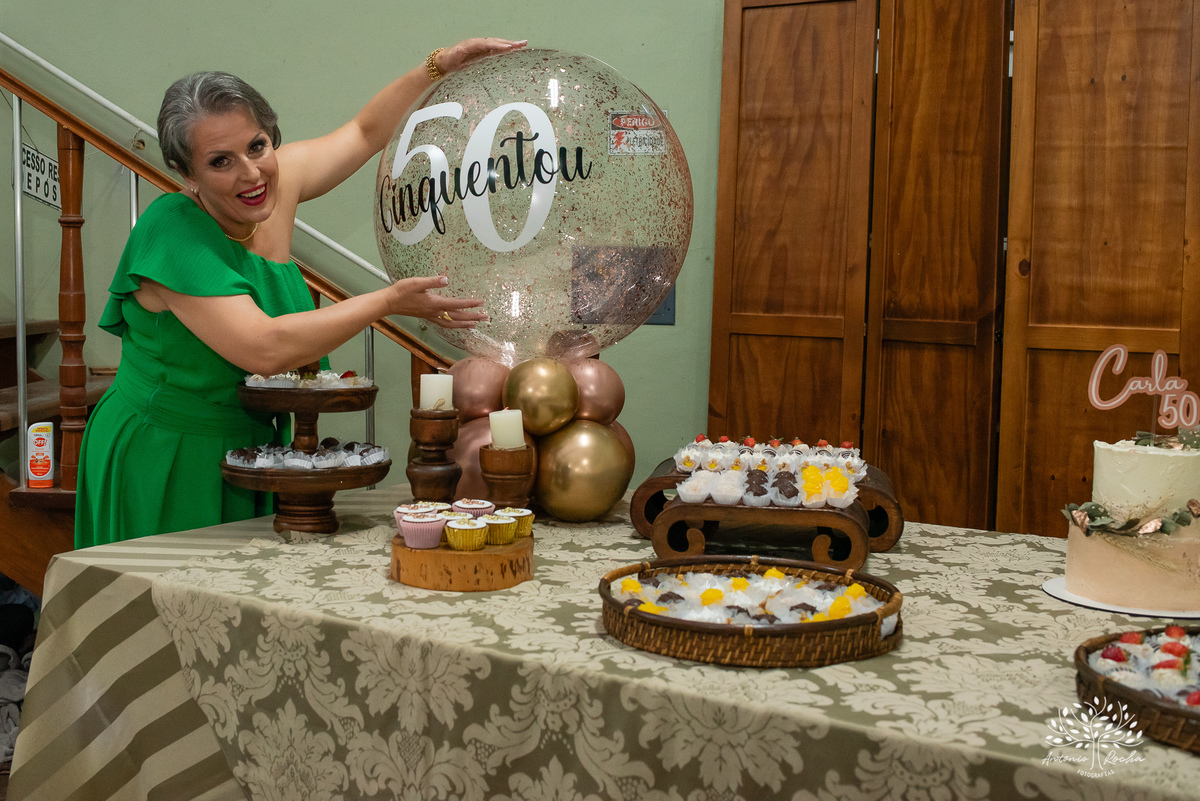 festa- 50 anos- Carla- amigos- familiares- cliques- carinho- homenagens- surpresa- renovação de votos- anel- energia- vitalidade- divertida- empolgante- dança-noite especial-cliques - Antonio Rocha Fotografias-Pelotas-Centro Português