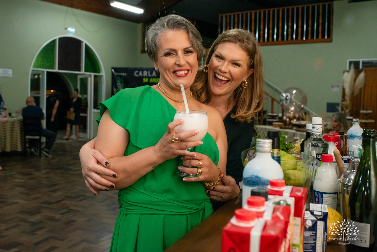 festa- 50 anos- Carla- amigos- familiares- cliques- carinho- homenagens- surpresa- renovação de votos- anel- energia- vitalidade- divertida- empolgante- dança-noite especial-cliques - Antonio Rocha Fotografias-Pelotas-Centro Português