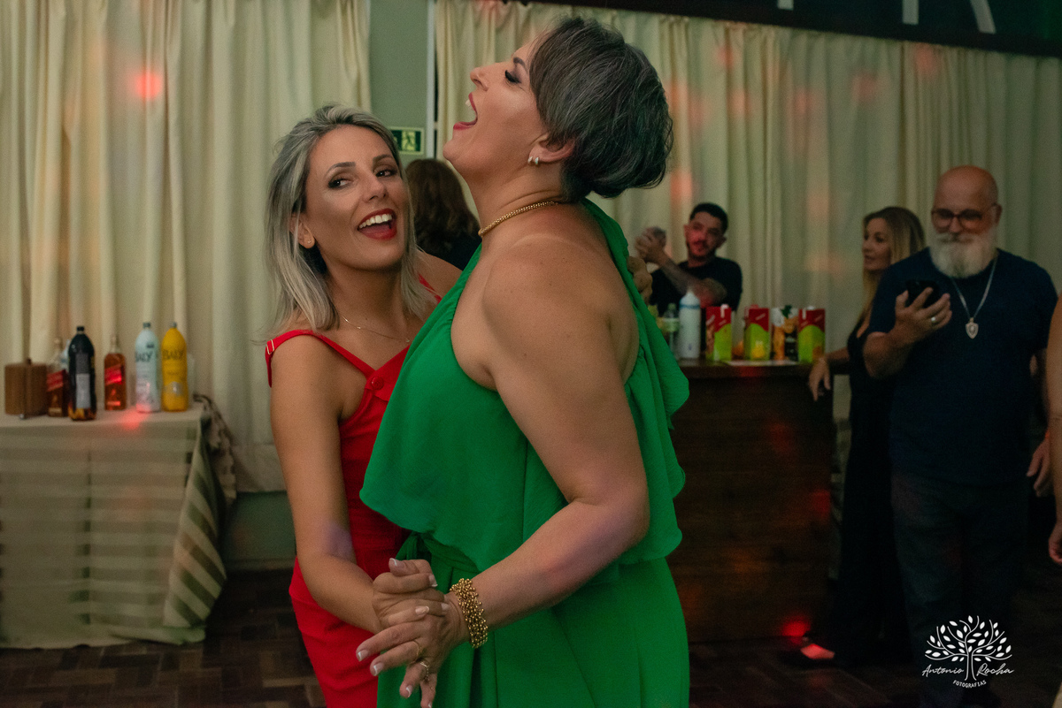 festa- 50 anos- Carla- amigos- familiares- cliques- carinho- homenagens- surpresa- renovação de votos- anel- energia- vitalidade- divertida- empolgante- dança-noite especial-cliques - Antonio Rocha Fotografias-Pelotas-Centro Português