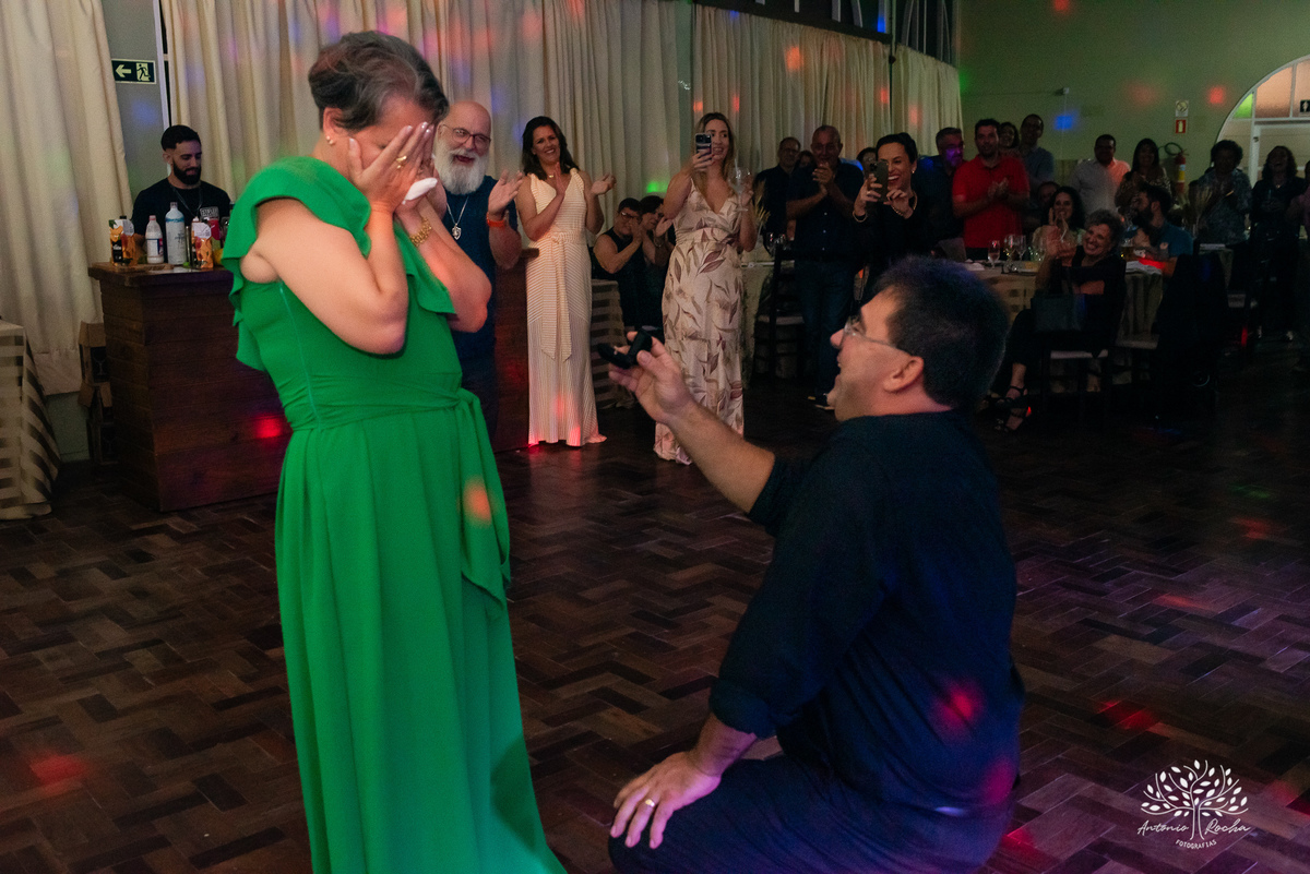 festa- 50 anos- Carla- amigos- familiares- cliques- carinho- homenagens- surpresa- renovação de votos- anel- energia- vitalidade- divertida- empolgante- dança-noite especial-cliques - Antonio Rocha Fotografias-Pelotas-Centro Português