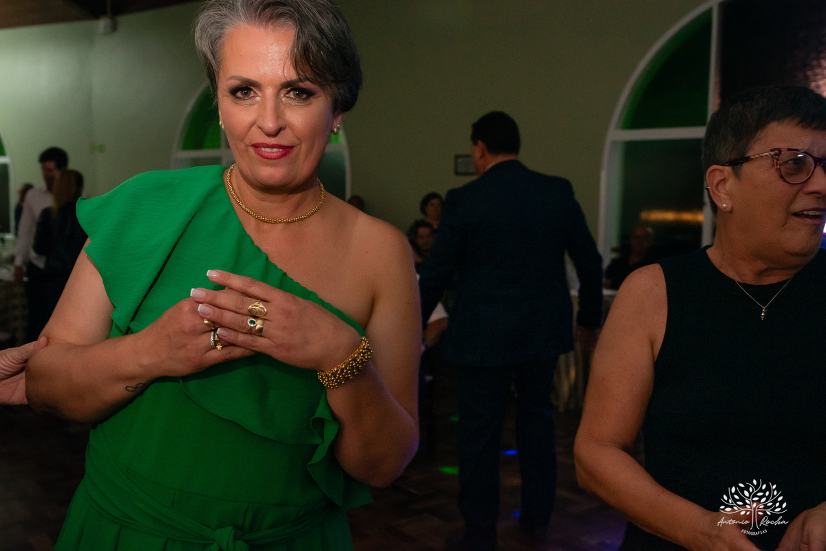 festa- 50 anos- Carla- amigos- familiares- cliques- carinho- homenagens- surpresa- renovação de votos- anel- energia- vitalidade- divertida- empolgante- dança-noite especial-cliques - Antonio Rocha Fotografias-Pelotas-Centro Português