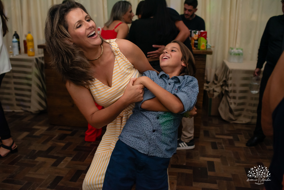 festa- 50 anos- Carla- amigos- familiares- cliques- carinho- homenagens- surpresa- renovação de votos- anel- energia- vitalidade- divertida- empolgante- dança-noite especial-cliques - Antonio Rocha Fotografias-Pelotas-Centro Português