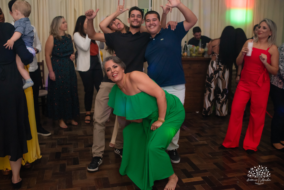 festa- 50 anos- Carla- amigos- familiares- cliques- carinho- homenagens- surpresa- renovação de votos- anel- energia- vitalidade- divertida- empolgante- dança-noite especial-cliques - Antonio Rocha Fotografias-Pelotas-Centro Português