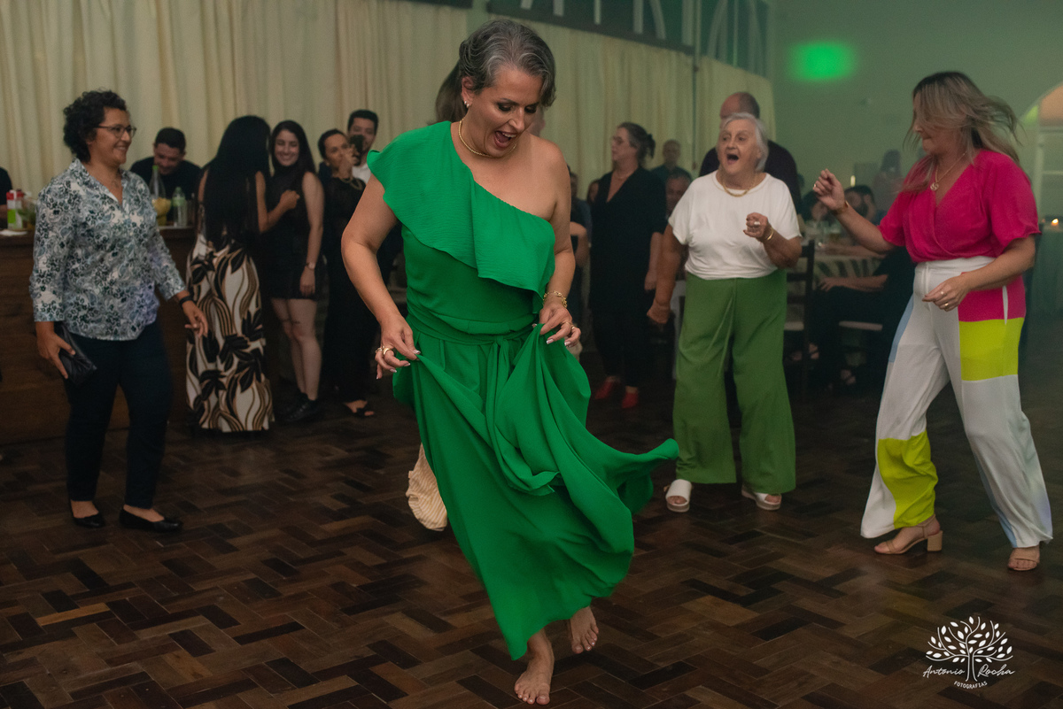 festa- 50 anos- Carla- amigos- familiares- cliques- carinho- homenagens- surpresa- renovação de votos- anel- energia- vitalidade- divertida- empolgante- dança-noite especial-cliques - Antonio Rocha Fotografias-Pelotas-Centro Português