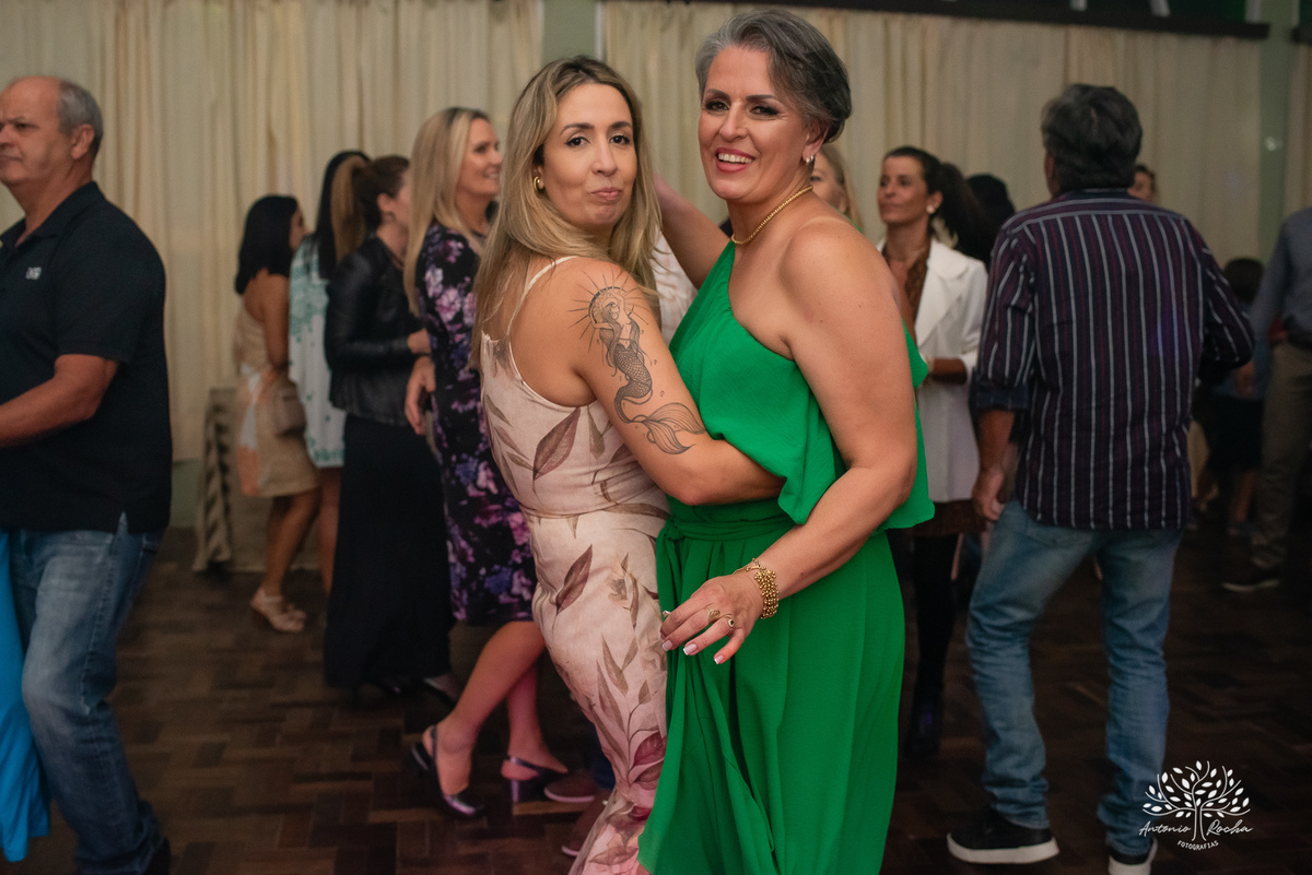 festa- 50 anos- Carla- amigos- familiares- cliques- carinho- homenagens- surpresa- renovação de votos- anel- energia- vitalidade- divertida- empolgante- dança-noite especial-cliques - Antonio Rocha Fotografias-Pelotas-Centro Português