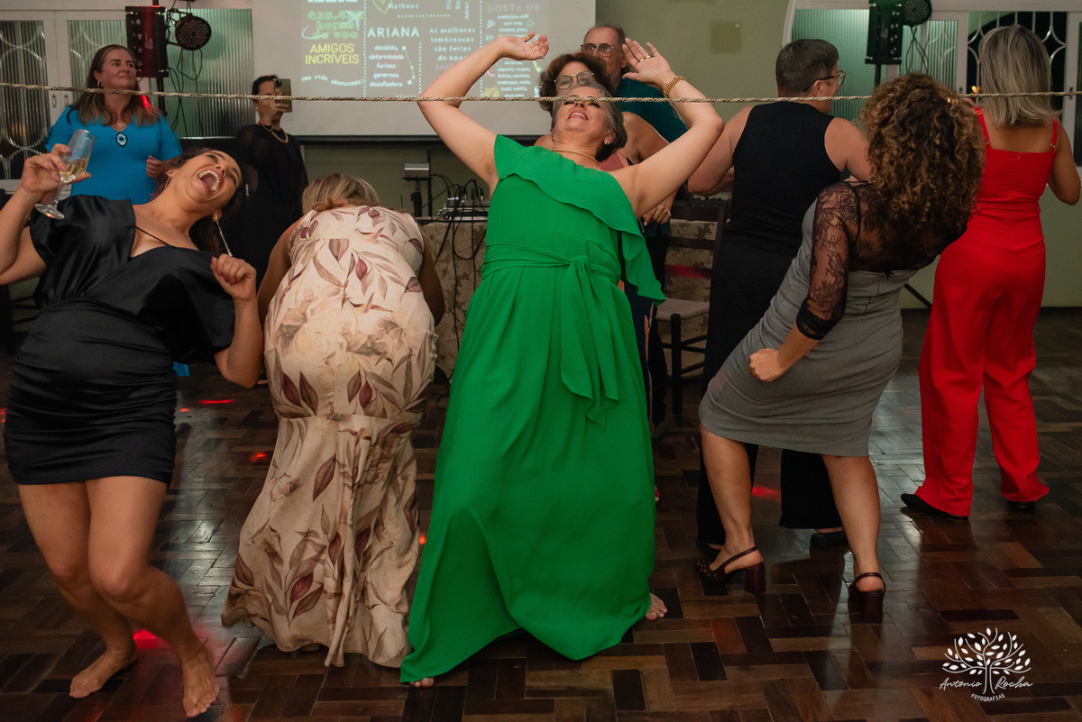 festa- 50 anos- Carla- amigos- familiares- cliques- carinho- homenagens- surpresa- renovação de votos- anel- energia- vitalidade- divertida- empolgante- dança-noite especial-cliques - Antonio Rocha Fotografias-Pelotas-Centro Português