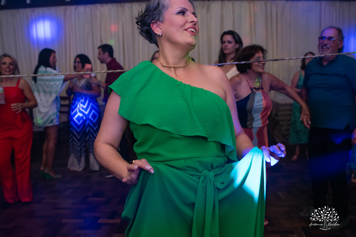 festa- 50 anos- Carla- amigos- familiares- cliques- carinho- homenagens- surpresa- renovação de votos- anel- energia- vitalidade- divertida- empolgante- dança-noite especial-cliques - Antonio Rocha Fotografias-Pelotas-Centro Português