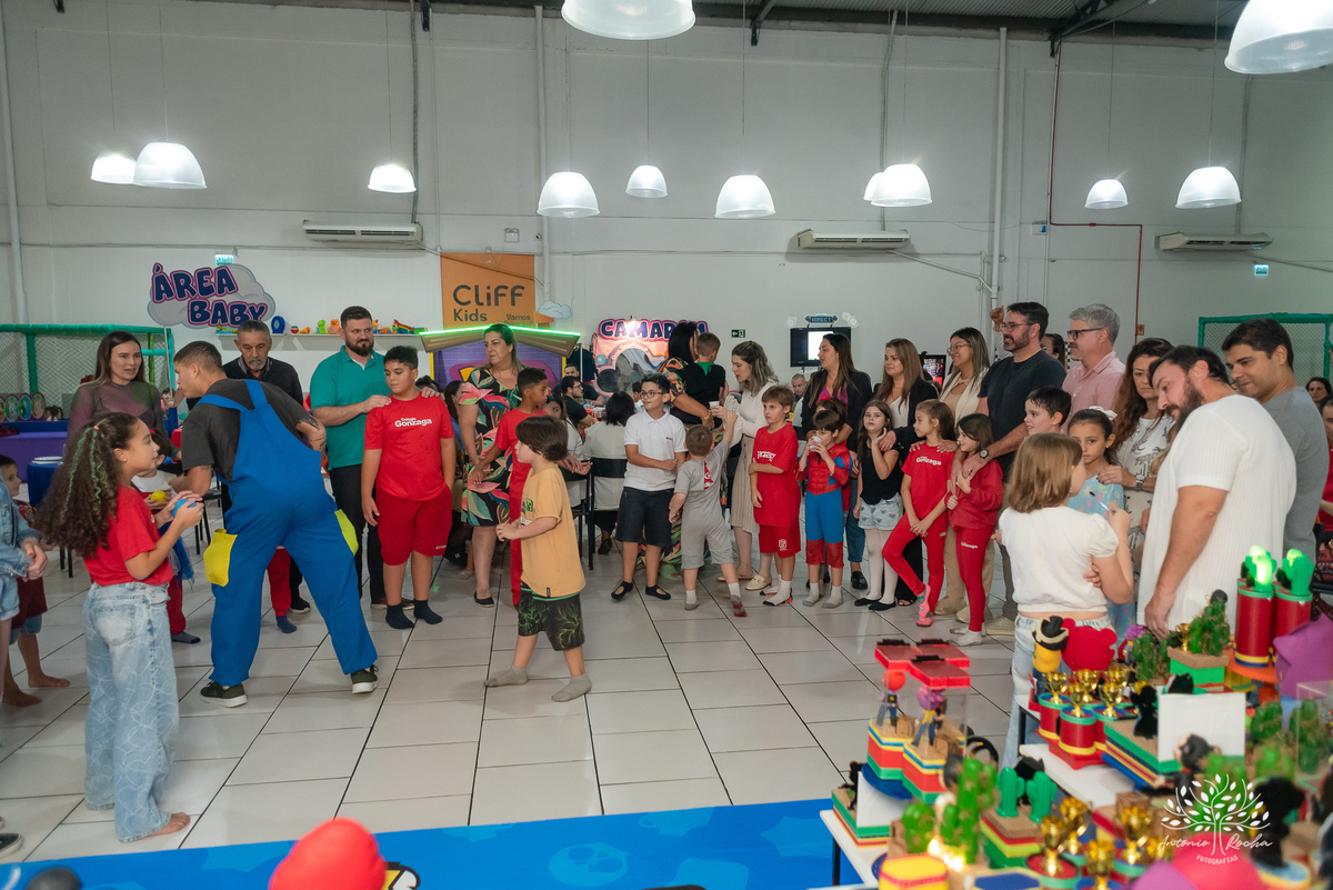 aniversário - Henrique - festa - preparada - carinho - detalhes - mãe - decoração - Brawl Stars - mesa - parabéns - diversão - Tio Tatá - brincadeiras - família - momentos especiais - confiança - cliques-Antonio Rocha Fotografias-Pelotas-Cliff Kids