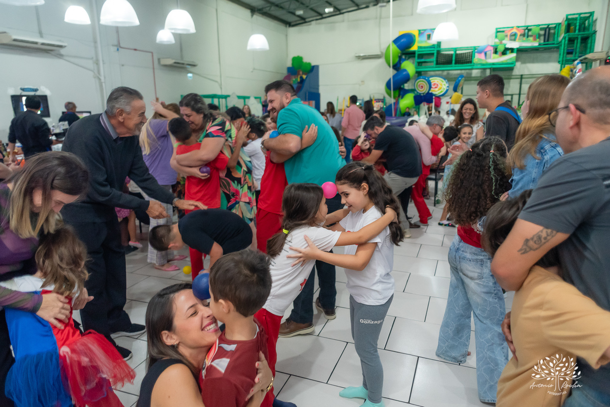 aniversário - Henrique - festa - preparada - carinho - detalhes - mãe - decoração - Brawl Stars - mesa - parabéns - diversão - Tio Tatá - brincadeiras - família - momentos especiais - confiança - cliques-Antonio Rocha Fotografias-Pelotas-Cliff Kids