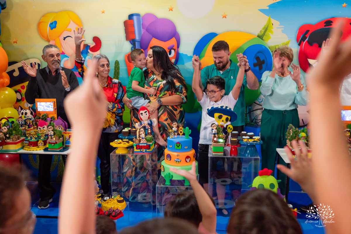 aniversário - Henrique - festa - preparada - carinho - detalhes - mãe - decoração - Brawl Stars - mesa - parabéns - diversão - Tio Tatá - brincadeiras - família - momentos especiais - confiança - cliques-Antonio Rocha Fotografias-Pelotas-Cliff Kids